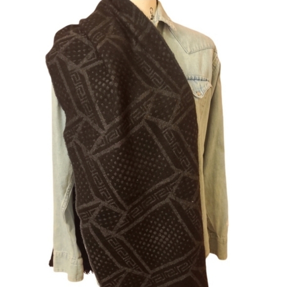 🏅Outstanding NWOT VERSACE MEDUSA WOOL SCARF🧵GIFT/copy - Picture 7 of 9